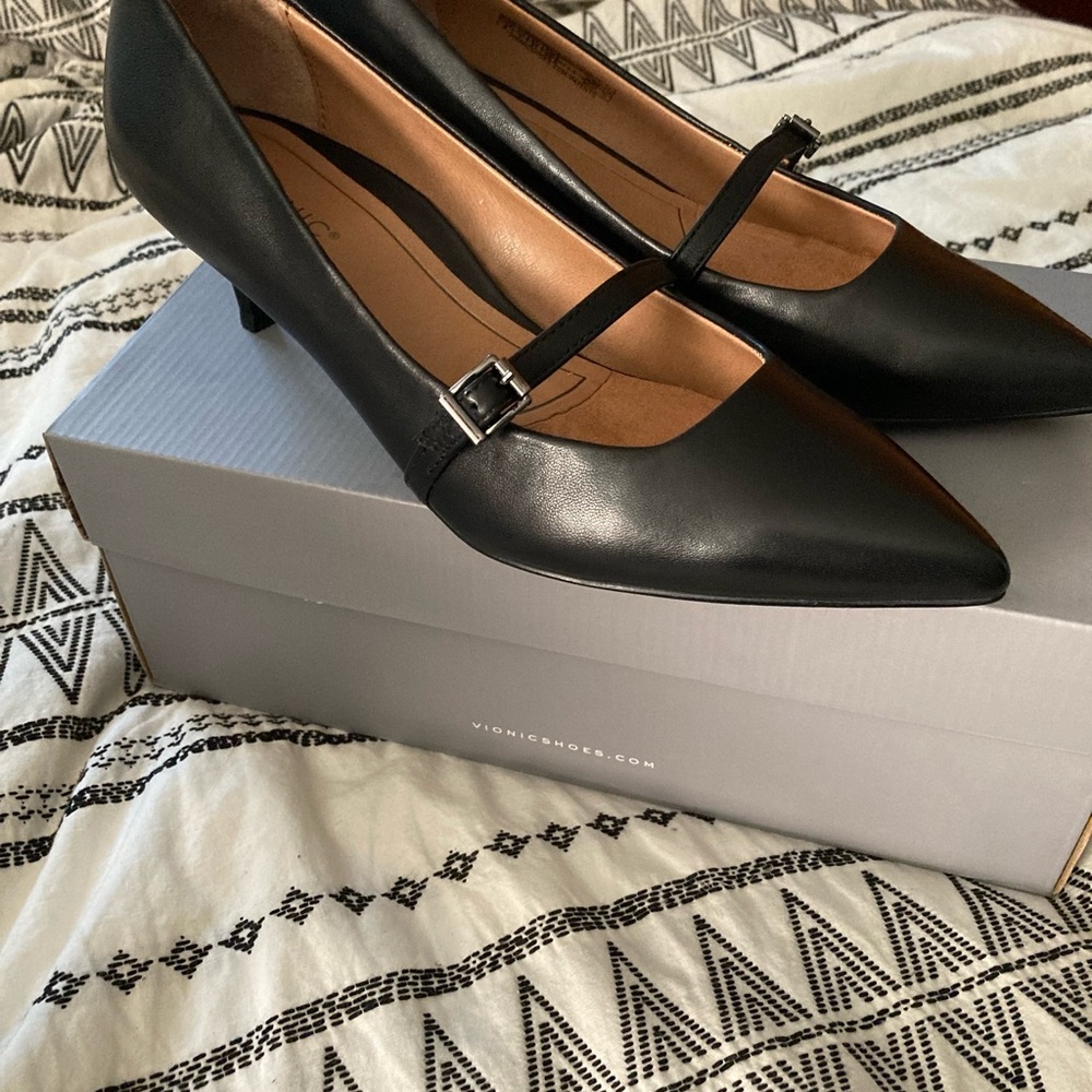 Vionic heels- Brand New, Never Worn.